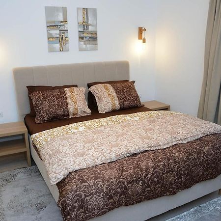Vila Aras Simeria Luaran gambar