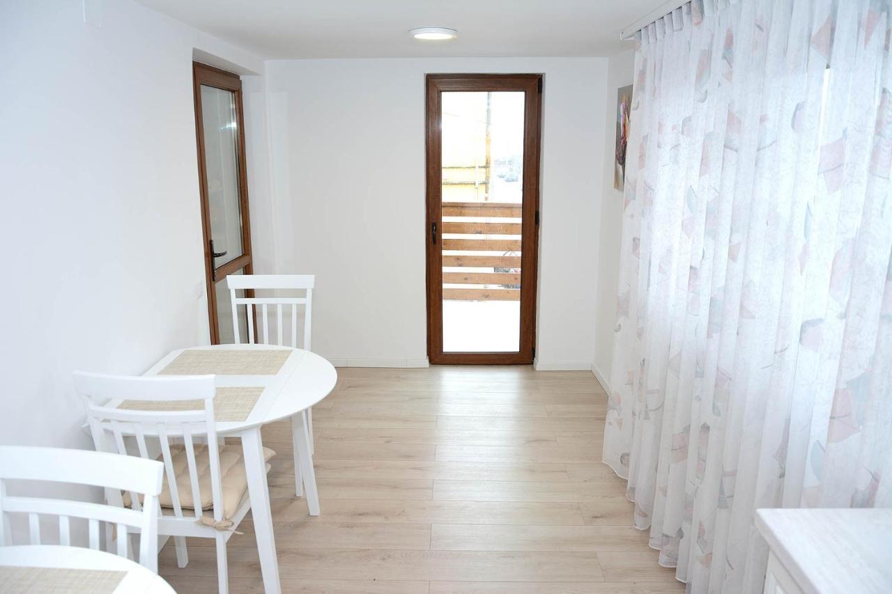 Vila Aras Simeria Luaran gambar