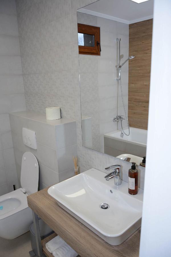 Vila Aras Simeria Luaran gambar